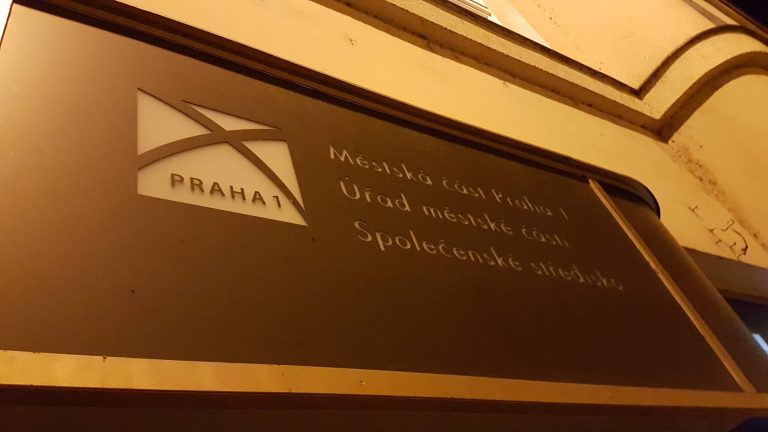Interpelace: zašantročená zasedačka jménem VIA