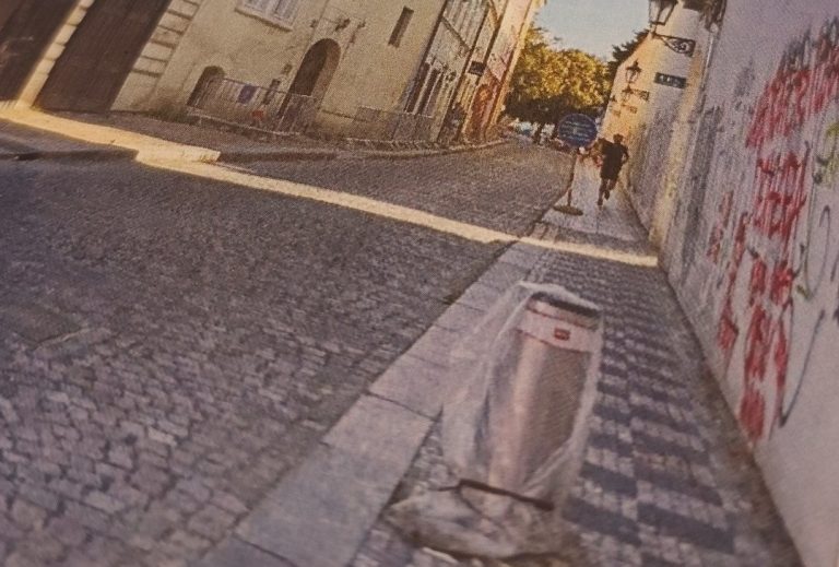 Milionové sloupky, minimální průchod: Praha 1 bez bariér stále daleko